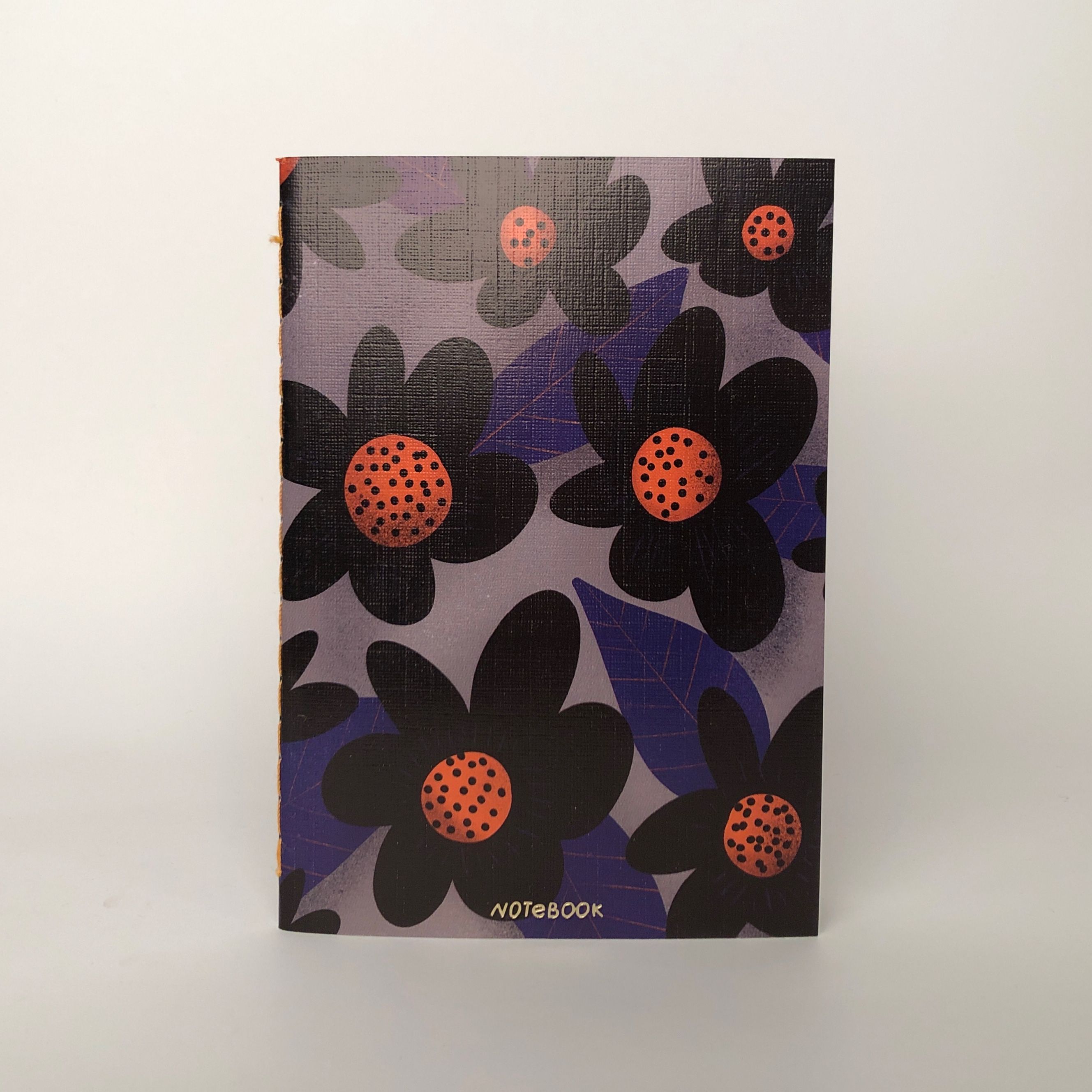 

Тетрадь А6 «Black flowers»