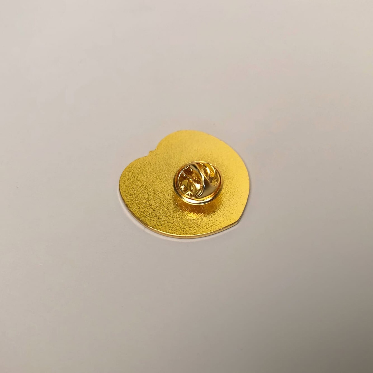 Значок эмалированный Дерево (красное)