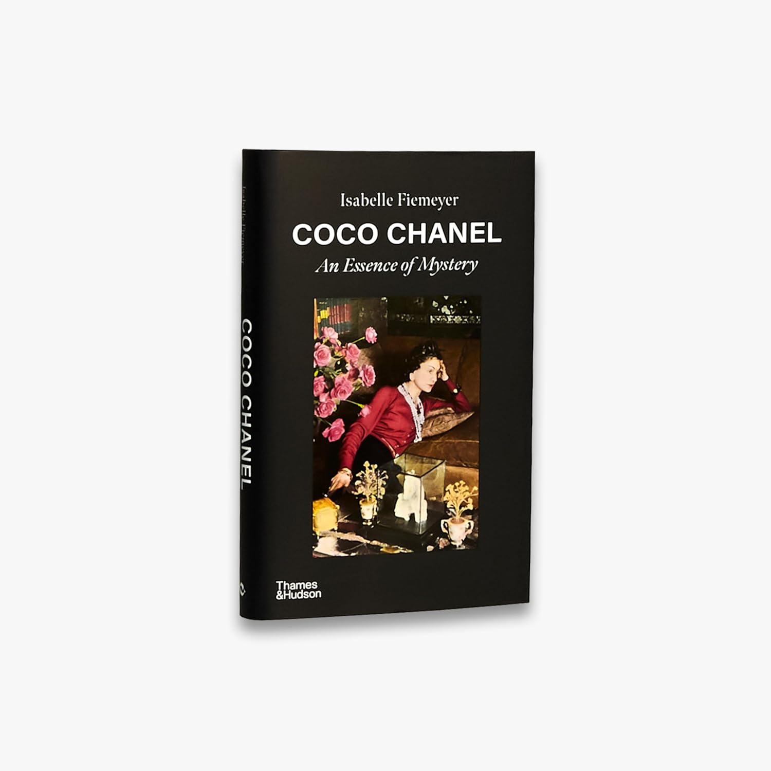 Coco Chanel : An Essence of Mystery chanel an intimate life